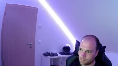 here4y online show from April 7, 7:27 pm