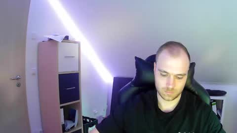 Snapshot of j_german783377 chatting on March 6, 4:49 pm here4y online show from March 6, 4:49 pm