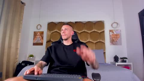 J King online show from May 25, 8:48 pm