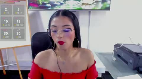 jade_connor online show from April 20, 8:23 pm