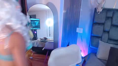 Snapshot of jade_fg chatting on October 11, 1:05 pm Sara online show from October 11, 1:05 pm