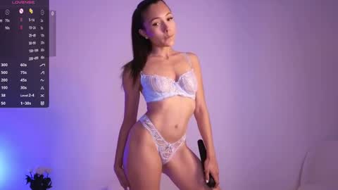 Jade Paris online show from October 10, 9:26 am