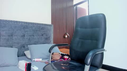 karlla scarlet online show from February 24, 2:20 pm