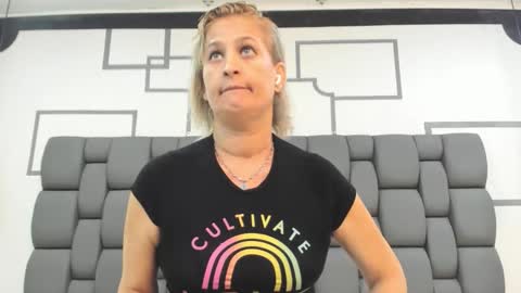 Snapshot of jade_squirt chatting on October 9, 12:10 pm Jade online show from October 9, 12:10 pm