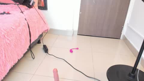Snapshot of jade_squirt chatting on October 15, 4:30 pm Jade online show from October 15, 4:30 pm