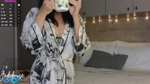 Jade online show from April 6, 6:53 pm