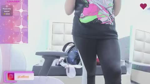 Snapshot of jadeestudios chatting on September 29, 12:04 pm jadeestudios online show from September 29, 12:04 pm