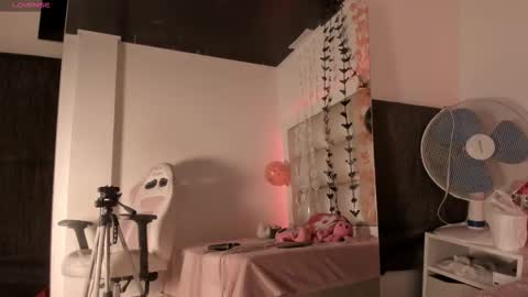 Snapshot of jadeestudios chatting on October 16, 4:06 pm jadeestudios online show from October 16, 4:06 pm