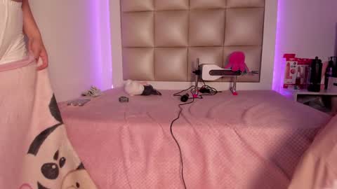 Snapshot of jadeestudios chatting on September 17, 2:09 pm jadeestudios online show from September 17, 2:09 pm