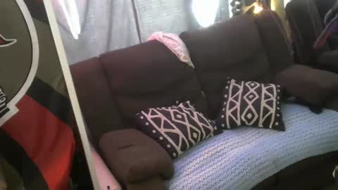 Jamie Rose Queenschild ever... online show from February 28, 3:15 pm