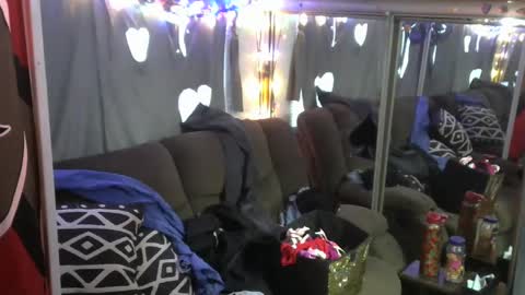 Jamie Rose Queenschild ever... online show from February 17, 12:27 pm