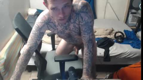 showingitoff online show from November 12, 6:05 am