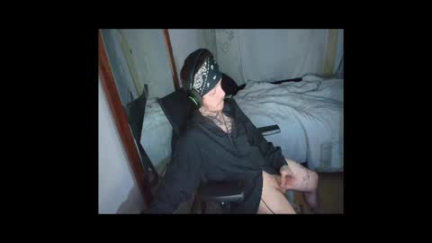 showingitoff online show from April 9, 6:19 am