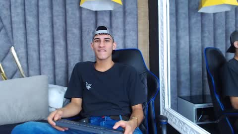 jakemoxleey online show from February 8, 8:21 pm