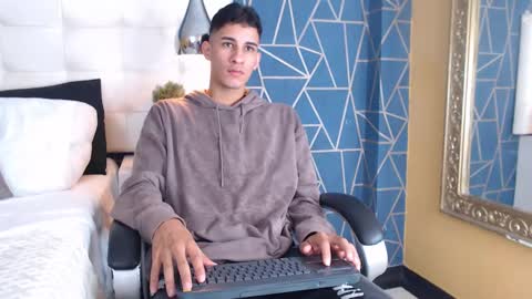 jakemoxleey online show from March 4, 12:55 pm