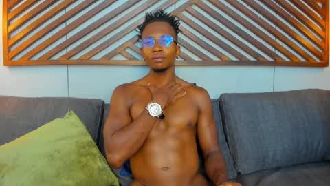 Snapshot of jamalmyst_ chatting on February 14, 1:02 am online show from February 14, 1:02 am