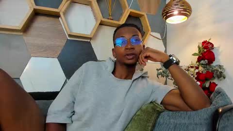 Snapshot of jamalmyst_ chatting on February 15, 1:10 am online show from February 15, 1:10 am