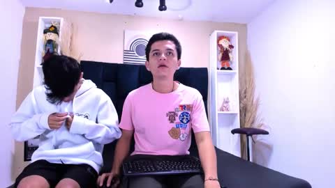 James y Kenet online show from February 15, 11:20 am