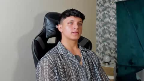 jamesgolden_ online show from March 1, 2:48 am