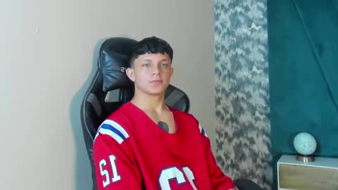 jamesgolden_ online show from February 27, 11:28 am