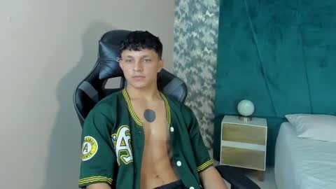 jamesgolden_ online show from February 25, 11:32 am