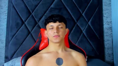 jamesgolden_ online show from March 4, 11:29 am