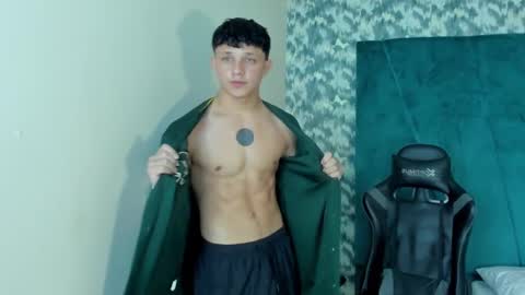 jamesgolden_ online show from February 25, 2:37 pm