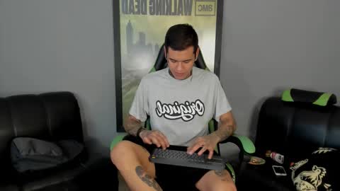Jamesinked  online show from January 31, 6:36 pm