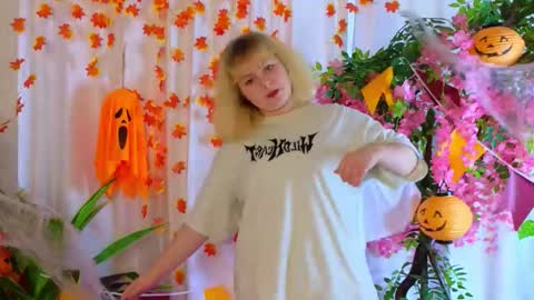 Diane online show from November 9, 11:24 am