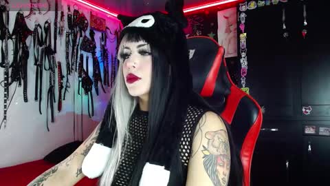      online show from January 6, 11:09 pm