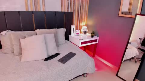 Janne for u online show from December 1, 8:07 pm