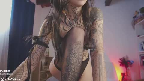   jmaybe e online show from December 4, 3:44 pm