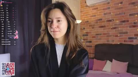 Snapshot of jasmindoroti chatting on October 17, 6:17 am Chloe online show from October 17, 6:17 am