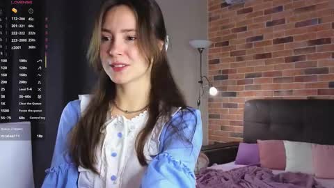 Snapshot of jasmindoroti chatting on October 6, 6:20 am Chloe online show from October 6, 6:20 am