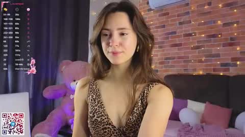 Snapshot of jasmindoroti chatting on October 8, 6:41 am Chloe online show from October 8, 6:41 am