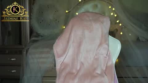 JasmineKay online show from December 4, 11:15 pm