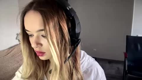 Hi Im Mishel 18 years old online show from November 13, 8:39 am