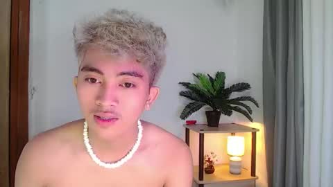 jaysee_hugecox online show from April 18, 7:51 pm