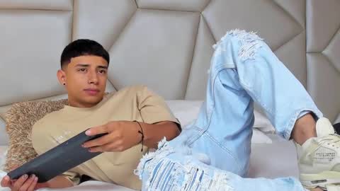 Snapshot of jaze_bradley chatting on February 19, 11:49 am jaze_bradley online show from February 19, 11:49 am