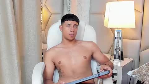 Snapshot of jaze_bradley chatting on March 1, 2:44 pm jaze_bradley online show from March 1, 2:44 pm