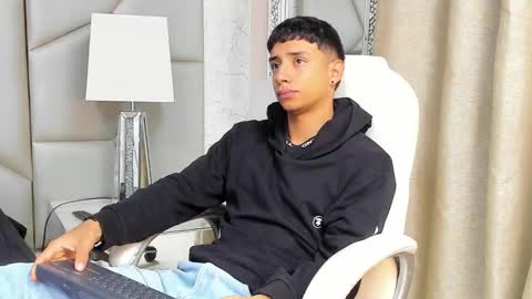 Snapshot of jaze_bradley chatting on March 3, 11:22 am jaze_bradley online show from March 3, 11:22 am