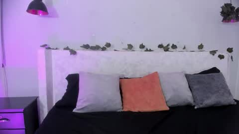 Jazmin online show from March 8, 2:15 am