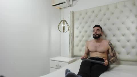 JEAN online show from April 8, 7:50 pm