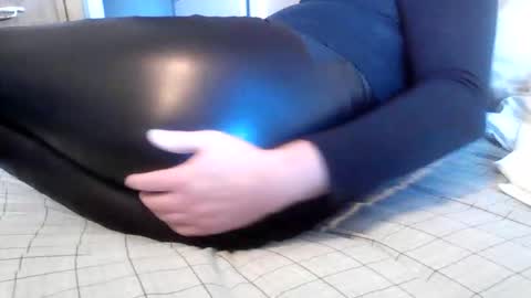 Snapshot of jeanlovesleggings chatting on October 16, 9:57 pm Jean online show from October 16, 9:57 pm