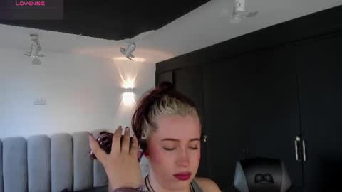 Jeanne Williams online show from July 15, 12:32 pm