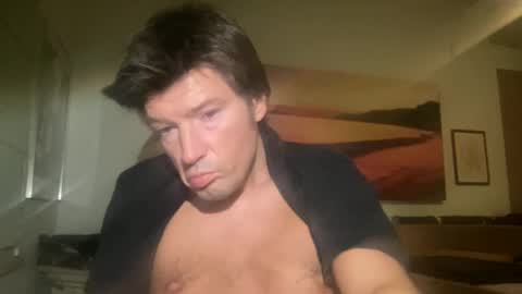 jeanslov online show from December 2, 4:24 am