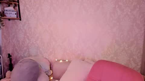 Jelly  online show from December 18, 11:00 pm