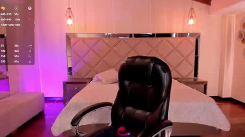 Jenna Olson  online show from November 28, 6:59 pm