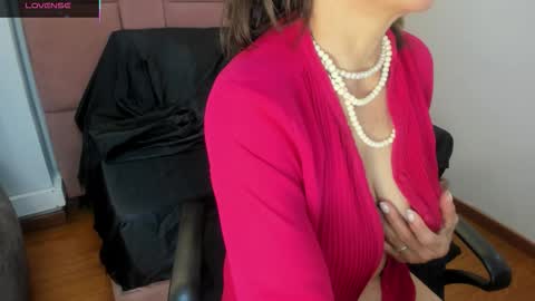 Jennie online show from March 11, 12:30 pm