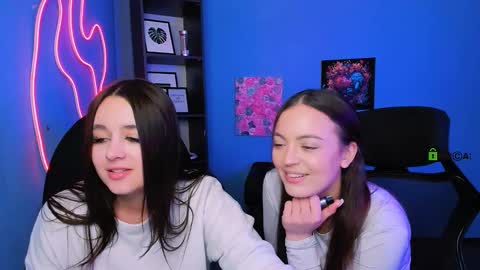 jennifer_sheil online show from February 3, 1:48 pm